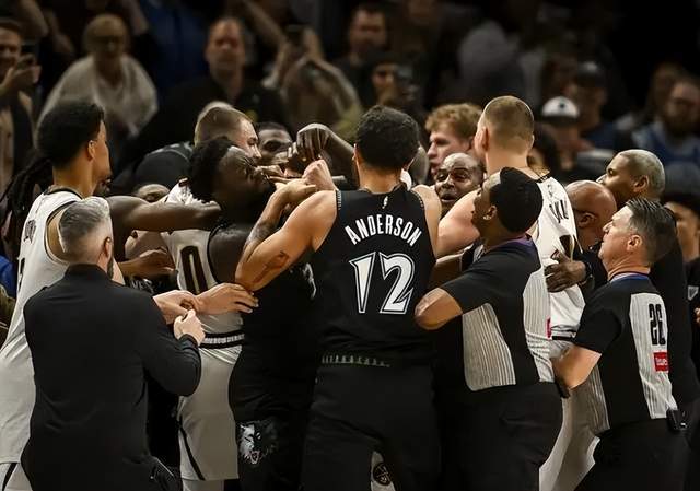 网开一面？NBA官宣，罚单出炉，只罚款不禁赛，约基奇逃过一劫